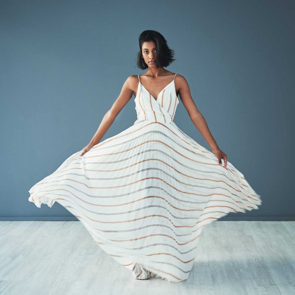 Les couleurs de la saison : Robes qui captivent avec leurs teintes éclatantes